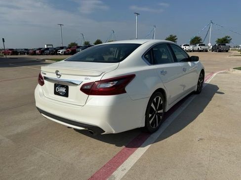 Used 2018 Nissan Altima 2.5 SR FWD image 3