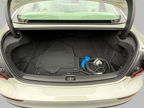 Used 2019 Volvo S60 T8 Inscription image 17