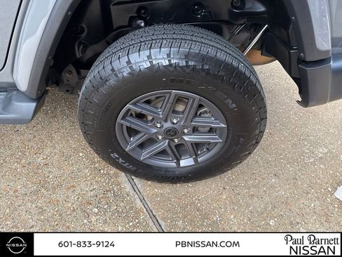 Used 2020 Jeep Wrangler Unlimited Sahara image 33