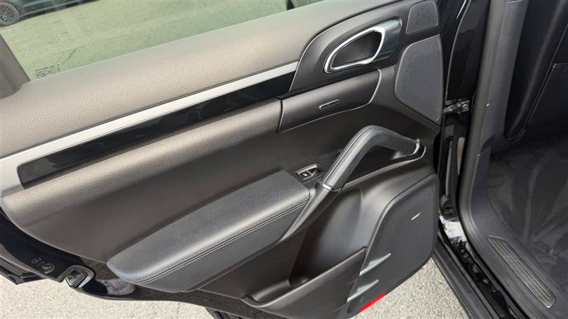 Used 2016 Porsche Cayenne AWD/4WD image 21