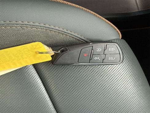 Used 2024 GMC Acadia AT4 w/ Luxury Package image 34