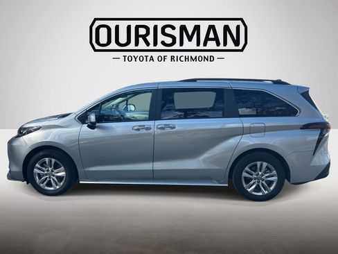 Used 2025 Toyota Sienna XLE w/ XLE Plus Package image 8