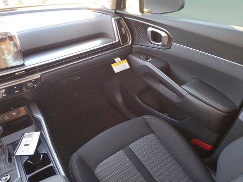 New 2026 Kia Sorento LX image 12