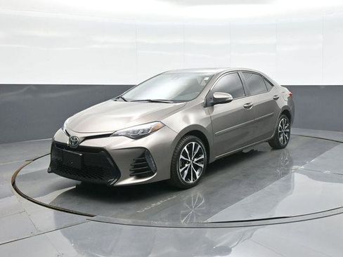 Used 2017 Toyota Corolla SE w/ SE Premium Package image 3