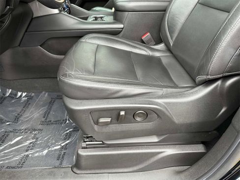 Used 2021 Chevrolet Tahoe LT image 3