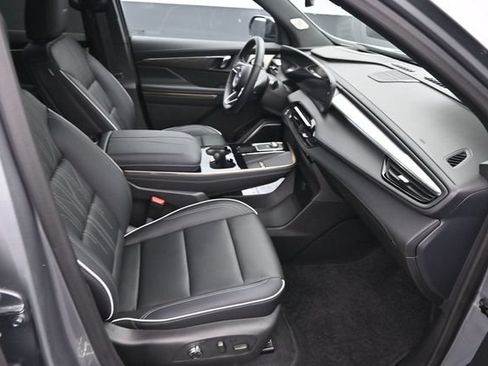 Used 2025 Buick Enclave Avenir w/ LPO, Floor Liner Package AWD/4WD image 10