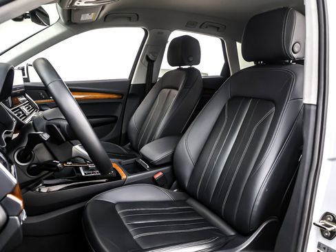 Used 2022 Audi Q5 2.0T Premium w/ Convenience Package image 17