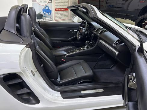 Used 2018 Porsche 718 Boxster RWD image 19