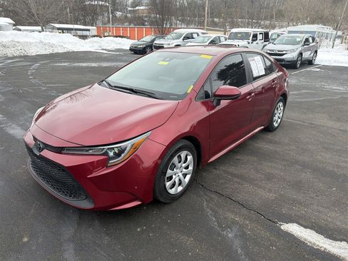 Used 2022 Toyota Corolla LE image 4