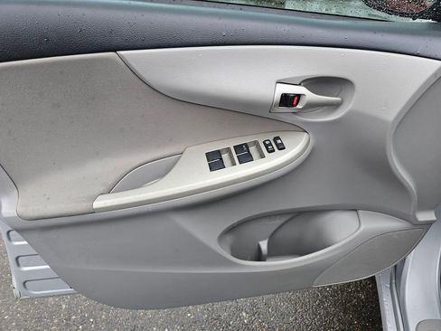 Used 2013 Toyota Corolla LE w/ Premium Pkg FWD image 22