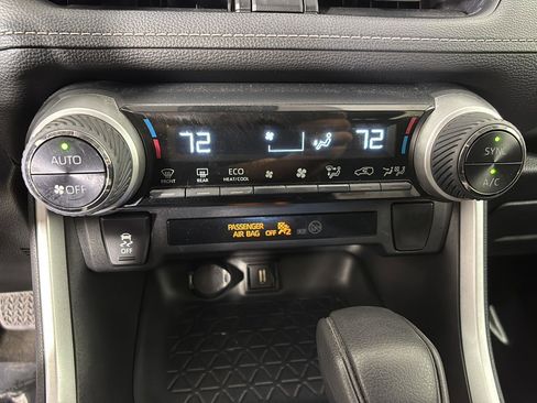 Used 2021 Toyota RAV4 LE image 29