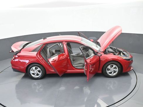 Used 2022 Hyundai Elantra SE w/ Cargo Package image 65