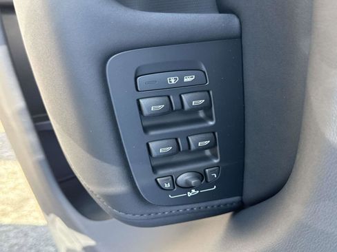 New 2026 Volvo XC60 B5 Plus w/ Climate Package image 17