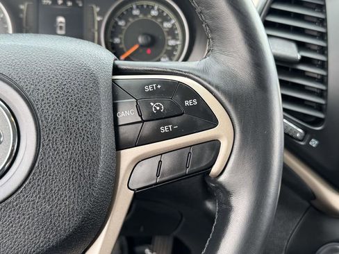 Used 2015 Jeep Cherokee Sport w/ Cold Weather Group image 24