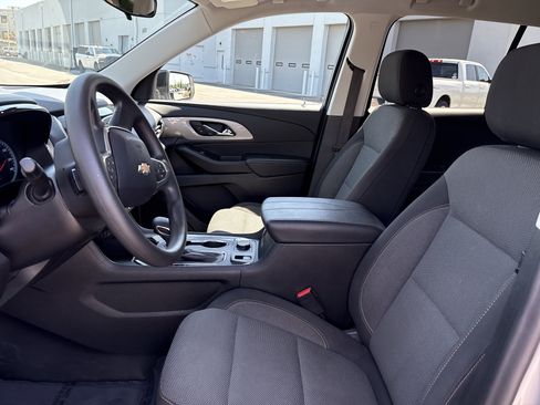 Used 2021 Chevrolet Traverse LS FWD image 15