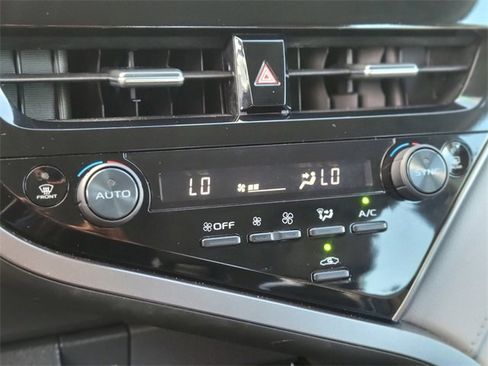 Used 2022 Toyota Camry LE image 28