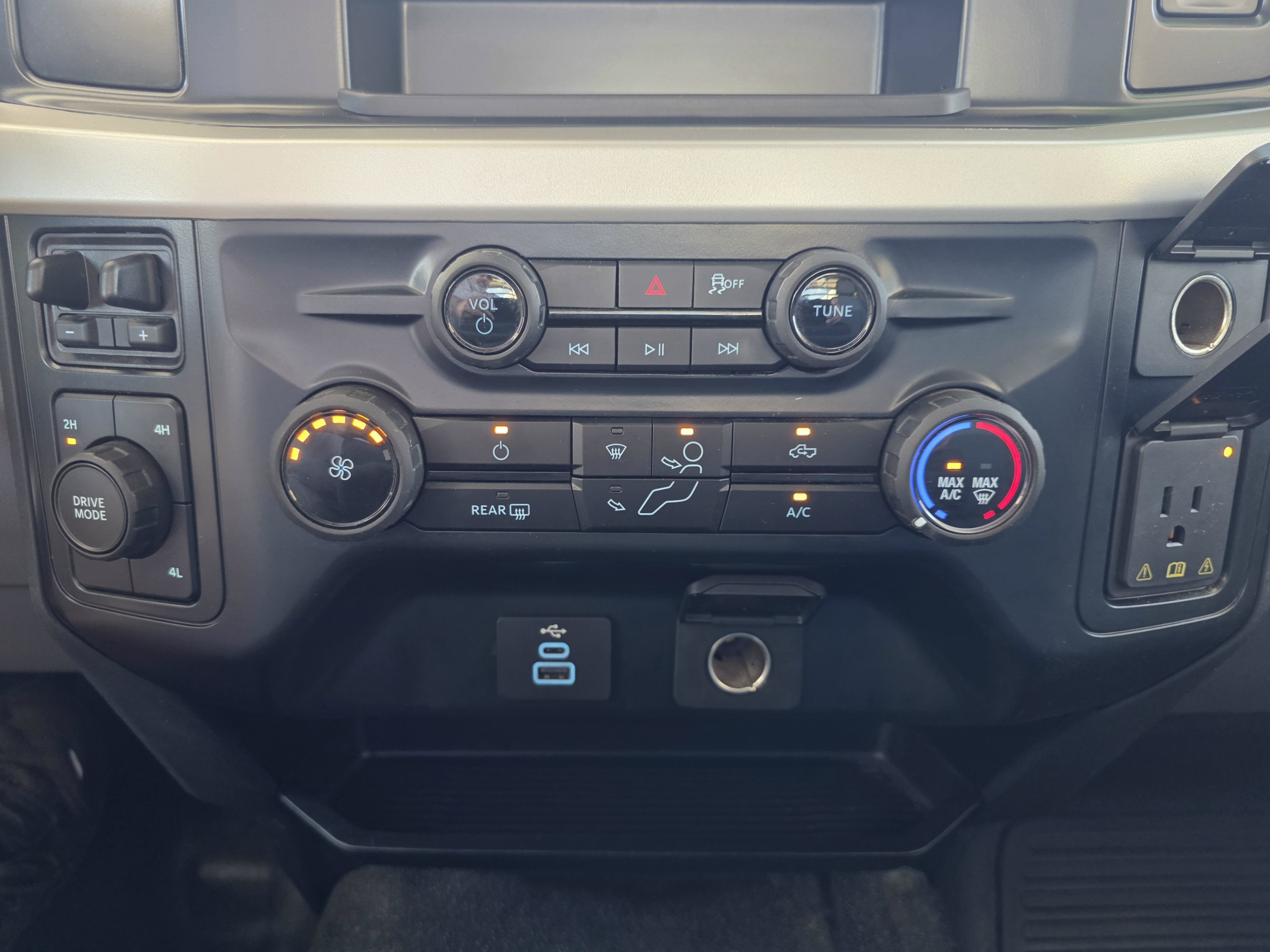 Used 2026 Ford F350 XLT w/ XLT Value Package AWD/4WD image 24