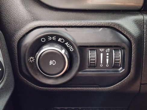 Used 2019 Jeep Wrangler Unlimited Sahara w/ Cold Weather Group AWD/4WD image 27