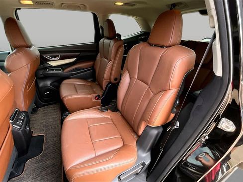 Used 2019 Subaru Ascent Touring w/ Popular Package #2 AWD/4WD image 18
