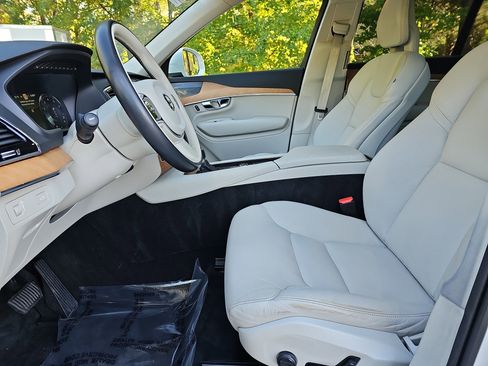 Used 2021 Volvo XC90 T6 Momentum image 16
