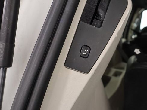 Used 2020 Dodge Grand Caravan SXT image 14