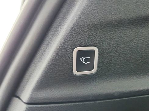 Used 2019 Chrysler Pacifica Limited w/ Advanced Safetytec Group image 46