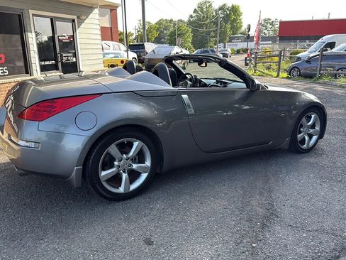 Used 2007 Nissan 350Z Touring RWD image 47
