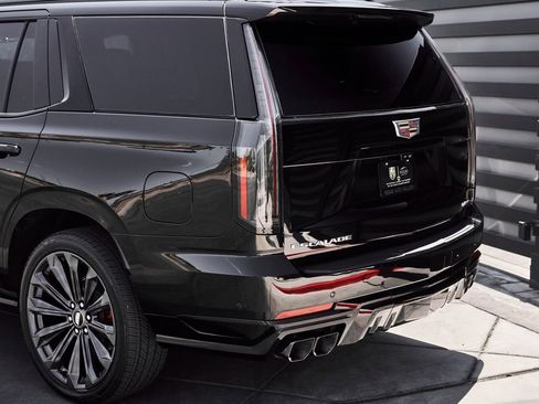 Used 2026 Cadillac Escalade V AWD/4WD image 9