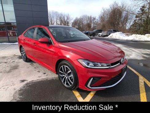 Used 2025 Volkswagen Jetta SE image 7