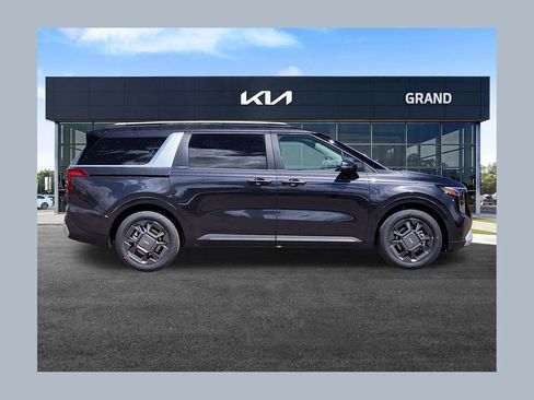 New 2026 Kia Carnival EX FWD image 1