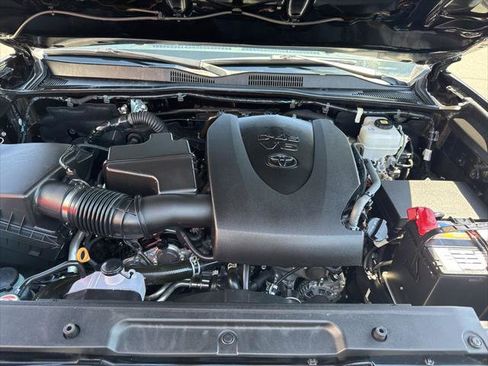 Certified 2023 Toyota Tacoma TRD Off-Road AWD/4WD image 19