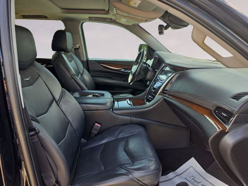 Used 2018 Cadillac Escalade ESV Luxury RWD image 15