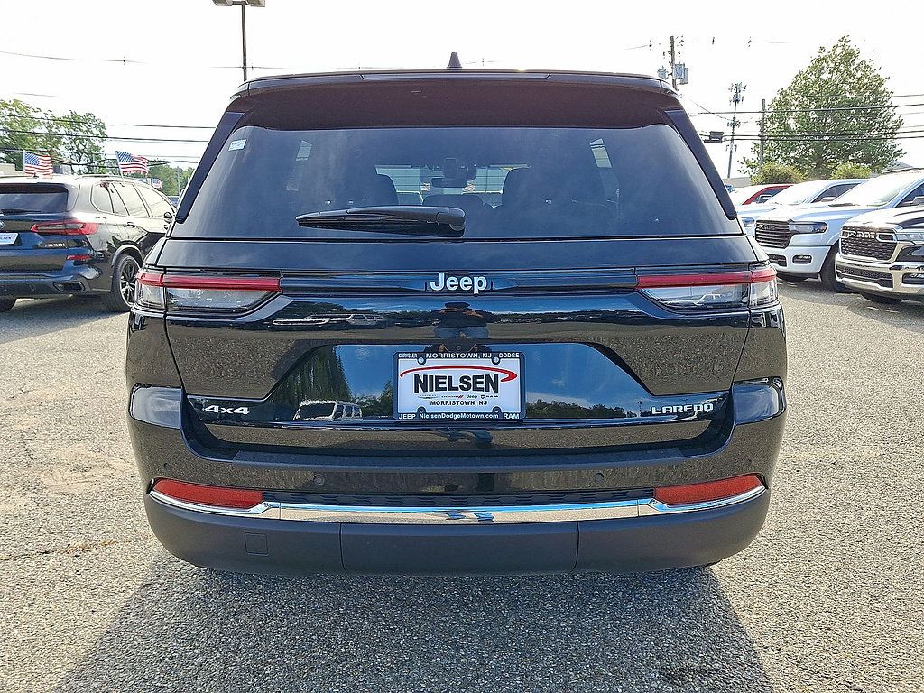 Used 2025 Jeep Grand Cherokee Laredo w/ Luxury Tech Group I AWD/4WD image 29