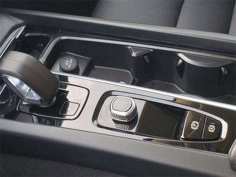 Certified 2025 Volvo XC60 B5 Plus image 26