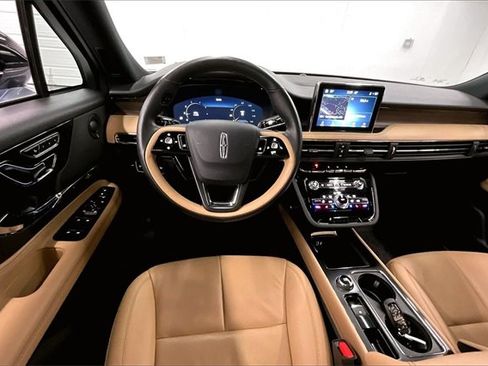 Used 2022 Lincoln Corsair Reserve w/ Luxury Package image 5