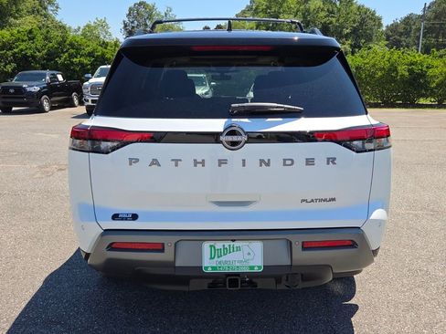 New 2026 Nissan Pathfinder Platinum FWD image 9