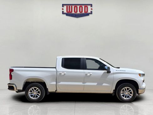 Used 2022 Chevrolet Silverado 1500 LT AWD/4WD image 2