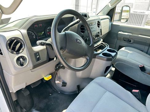Used 2015 Ford E-450 and Econoline 450 Super Duty w/ Power Windows & Locks Group RWD image 29