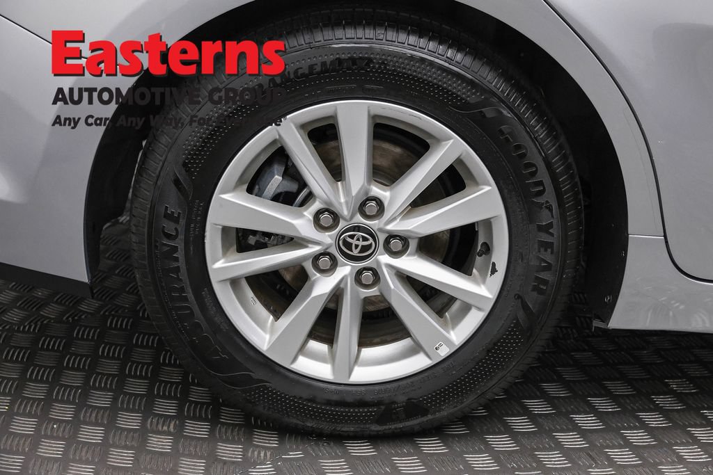 Used 2025 Toyota Camry LE w/ Convenience Package FWD image 32