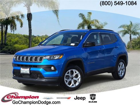 Used 2025 Jeep Compass Latitude image 1