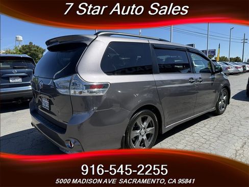 Used 2017 Toyota Sienna SE w/ SE Preferred Package FWD image 4