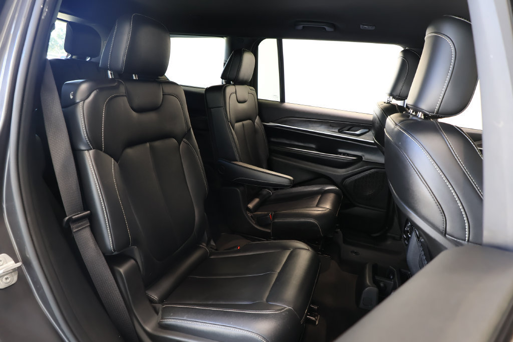 Used 2024 Jeep Grand Cherokee L Limited w/ Black Appearance Package AWD/4WD image 24