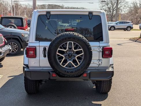 Used 2024 Jeep Wrangler Unlimited Sahara AWD/4WD image 4