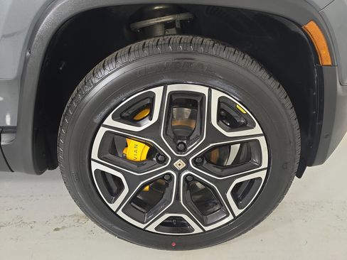 Used 2024 Rivian R1S Adventure image 14