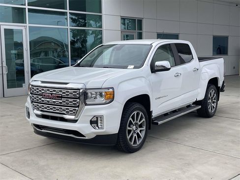 Used 2022 GMC Canyon Denali image 2