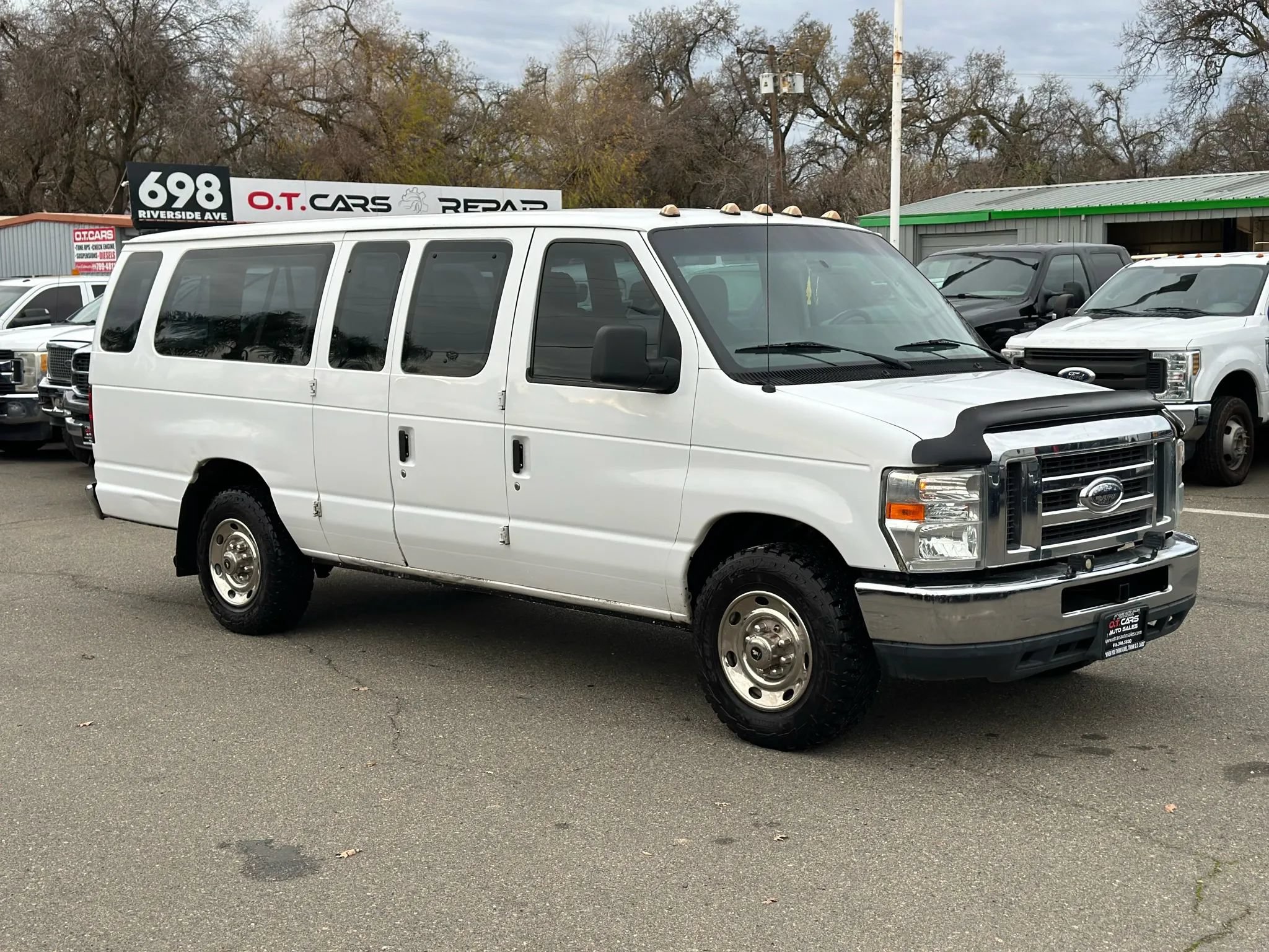 Used 2011 Ford E-350 and Econoline 350 XLT RWD image 4