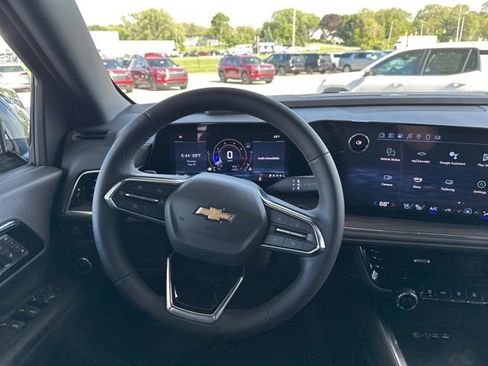 New 2025 Chevrolet Suburban Premier image 31