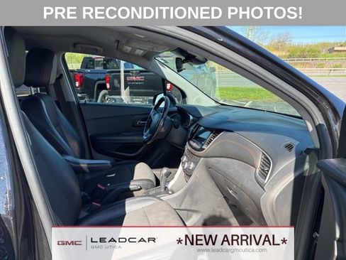 Used 2019 Chevrolet Trax LT w/ LT Convenience Package AWD/4WD image 10