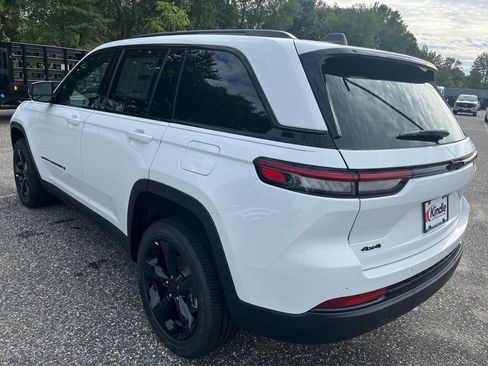 New 2025 Jeep Grand Cherokee Altitude image 30