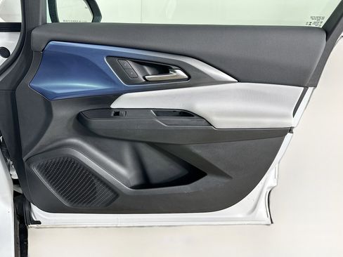 Used 2025 Chevrolet Equinox EV LT image 32